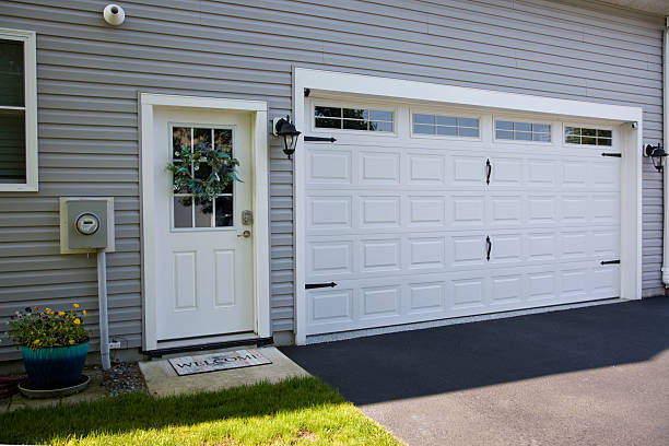 24/7 Emergency Garage Door Panel Replacement experts in North Browning, MT